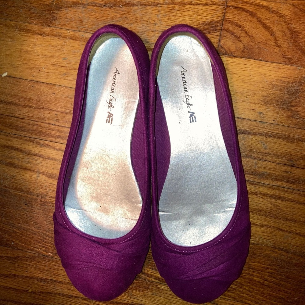 NWOT Size 6 Magenta American Eagle Flats
